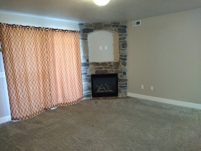 Family Room - 1045 S 1700 W Unit 1520