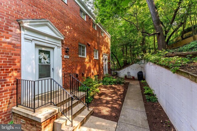 Building Photo - 3507 Valley Dr