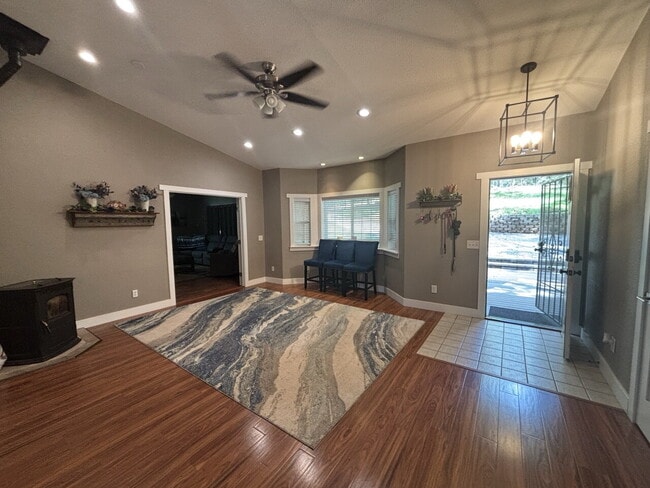 Photo - Spacious 2,048sf 3-bed home on acreage in Garden Valley!