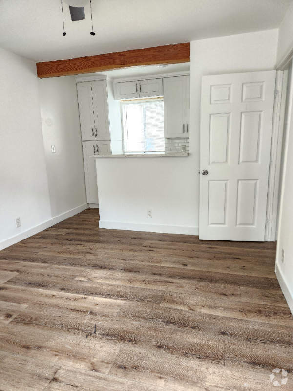 Building Photo - 1288 S Plymouth Blvd Unit 1288 Rental
