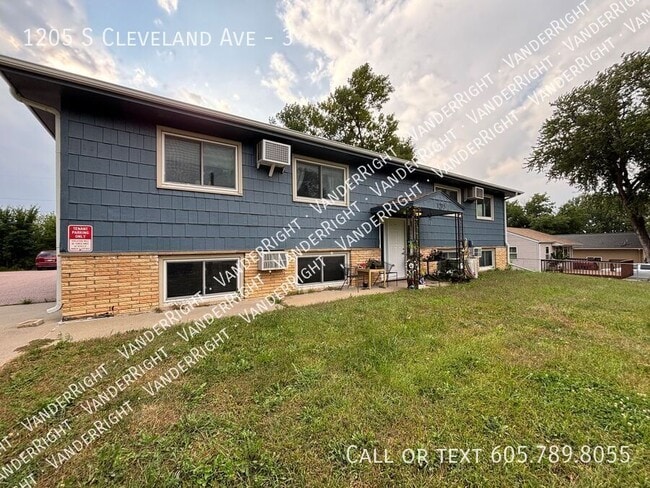Building Photo - 1205 S Cleveland Ave Unit 3 Rental