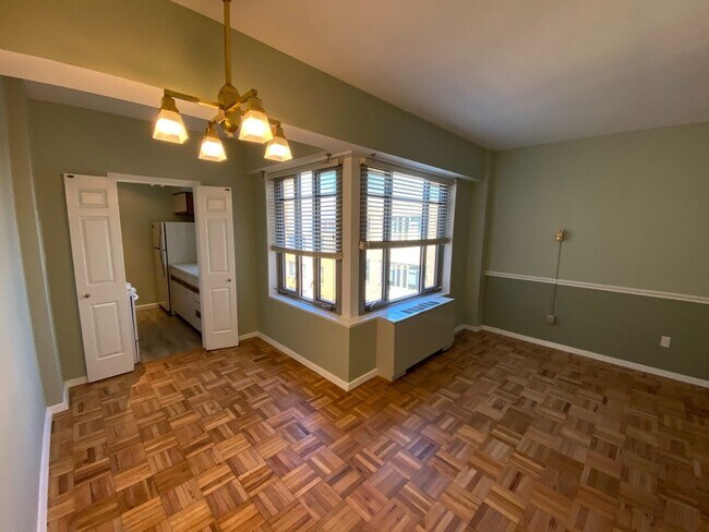 Photo - Fantastic location! Great Large Studio with utilities included! ++Rooftop Patio++ Unidad 816