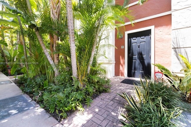 Photo - 888 Douglas Rd Townhome