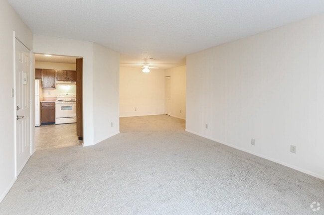 3HAB, 2BA - 1,352 ft² Sala de estar y área de comedor