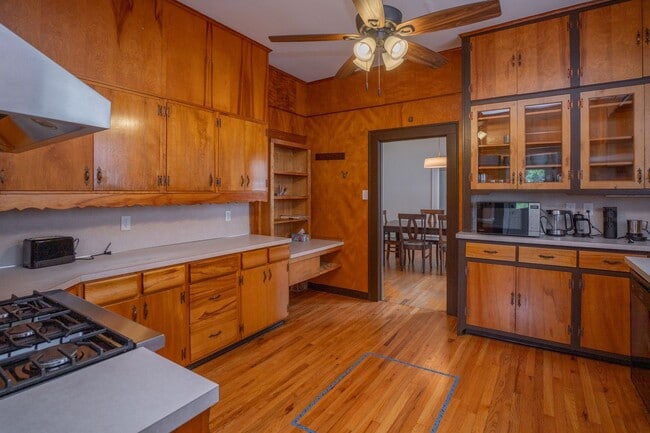 Photo - 303 N Woodrow St