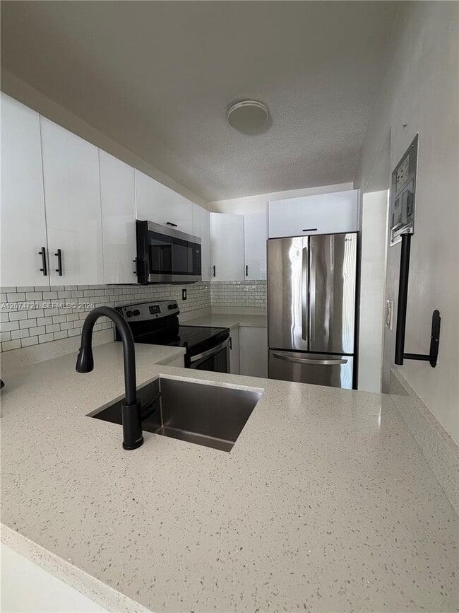 Photo - 755 SW 6th St Unit 6