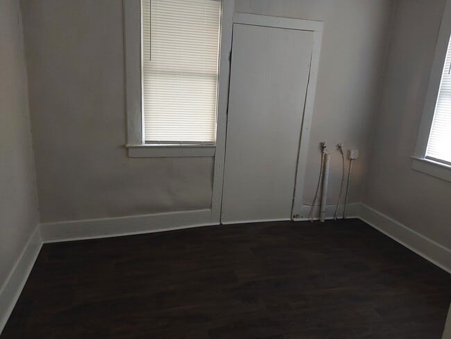 1218 W 11th St