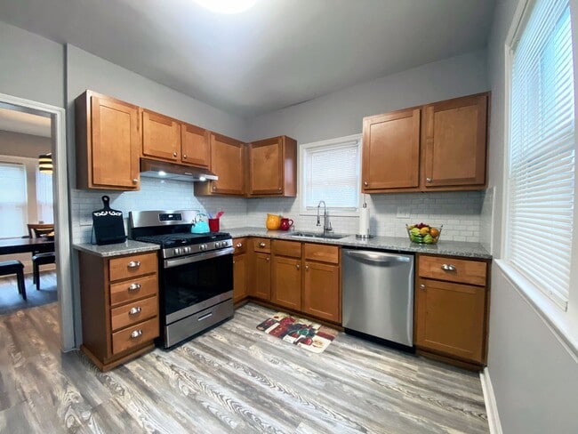 Photo - 3 Bed - 1 Bath Colonial available for Rent in Garfield Hts!