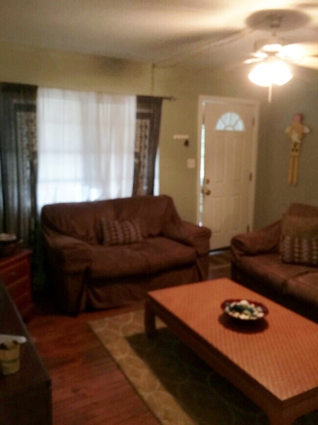 Photo - 3/2.5 House with large yard walking distance to campus, shopping and restaurants!