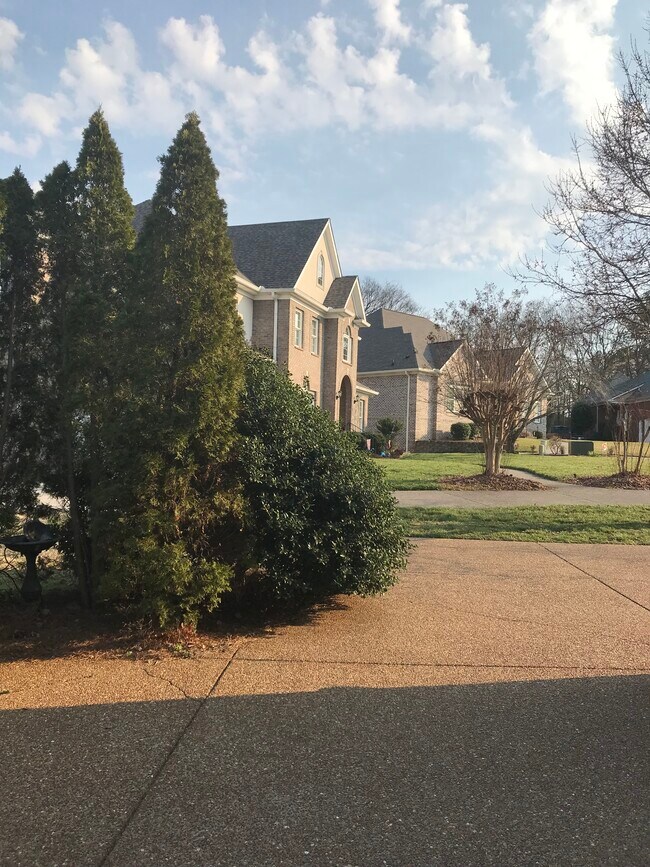 Photo - 111 Galway Lake S