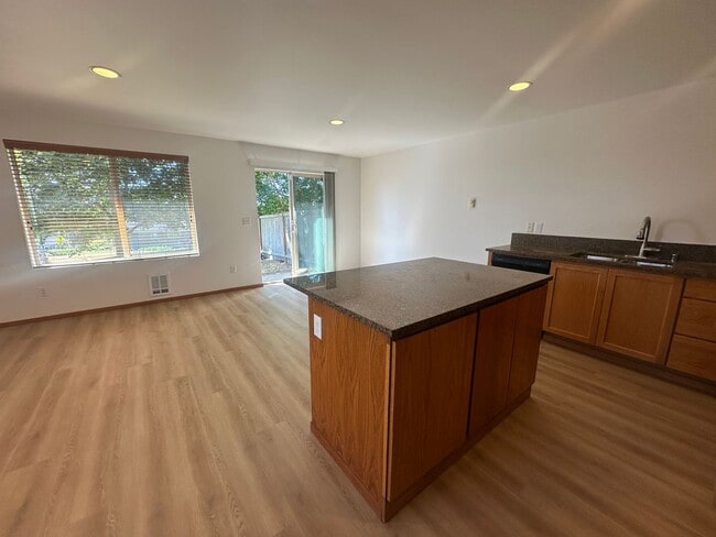 Photo - 4002 82nd Ave NE
