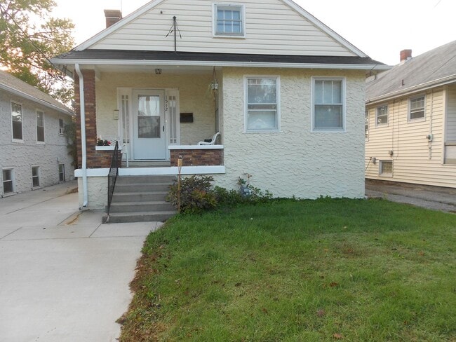 Building Photo - Cozy 2 Bedroom Home off Poplar Level