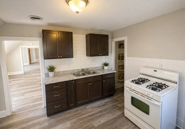 Building Photo - 811 Park St SW Unit 813 Park St SW