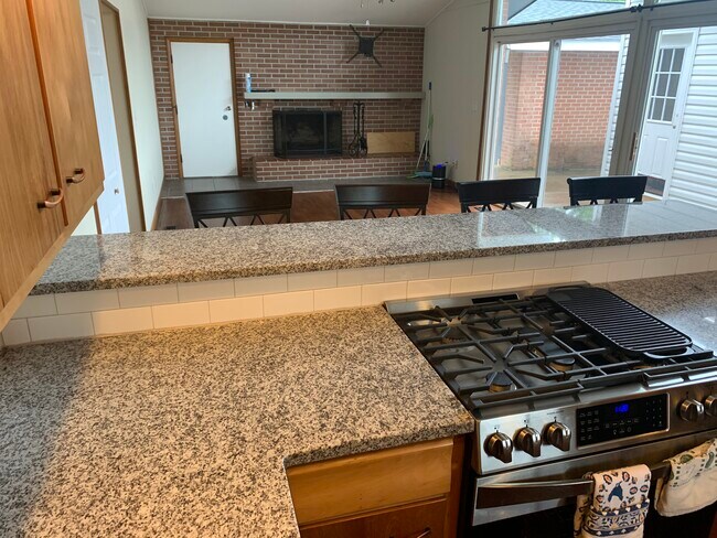 Photo - 371 Mink St SW