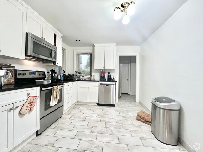 Building Photo - 39 Saint Paul St Unit 2 Rental