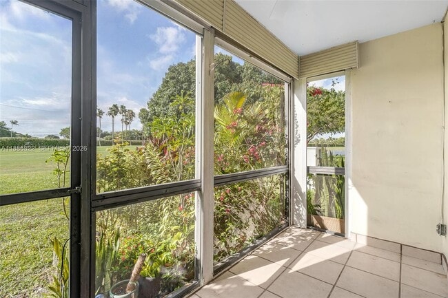 Building Photo - 9820 S Hollybrook Lake Dr Unit 106