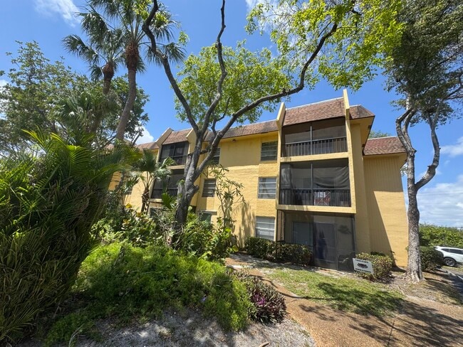 Photo - 450 NW 20th St