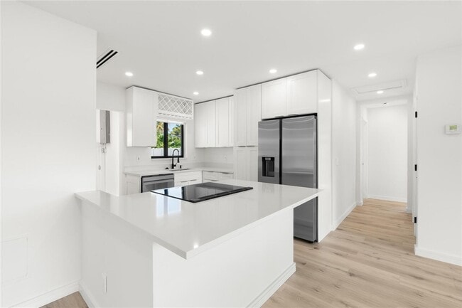 Building Photo - 455 SW 14th Ct