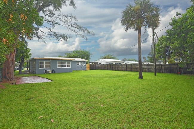 270 NW 43rd St