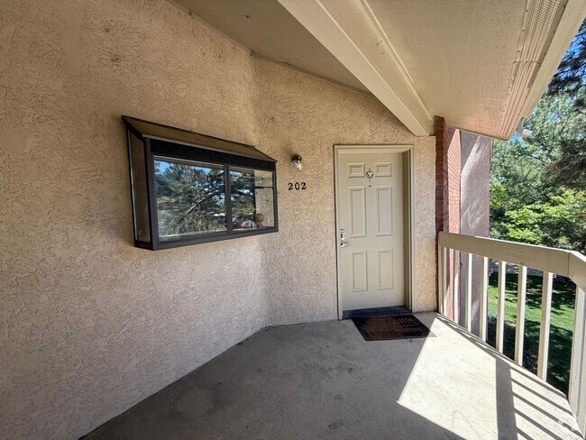 Building Photo - Stunning 2 Bed, 2 Bath Condo in Prime Boul...