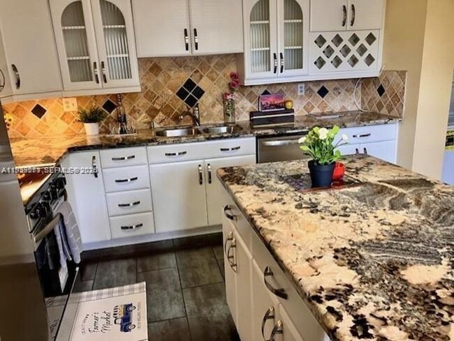 Photo - 3910 Inverrary Blvd