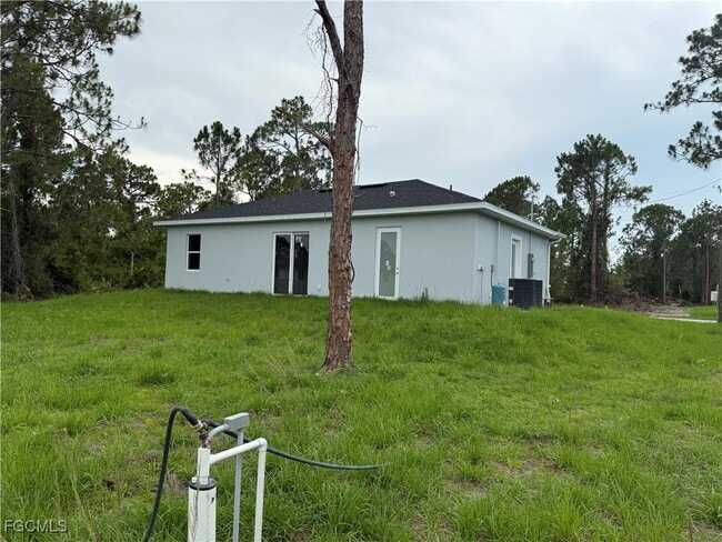 Photo - 1037 Macy St E