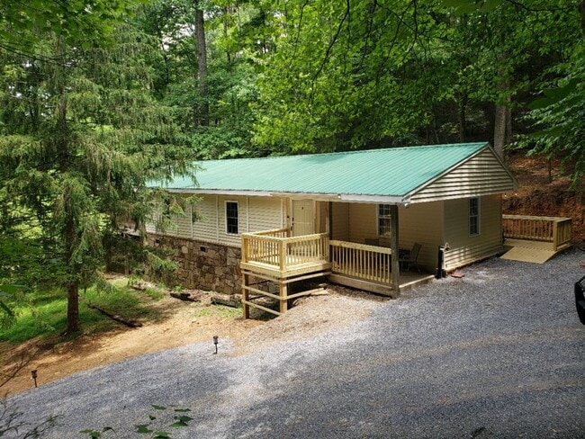 1110 S Spring Hollow Rd