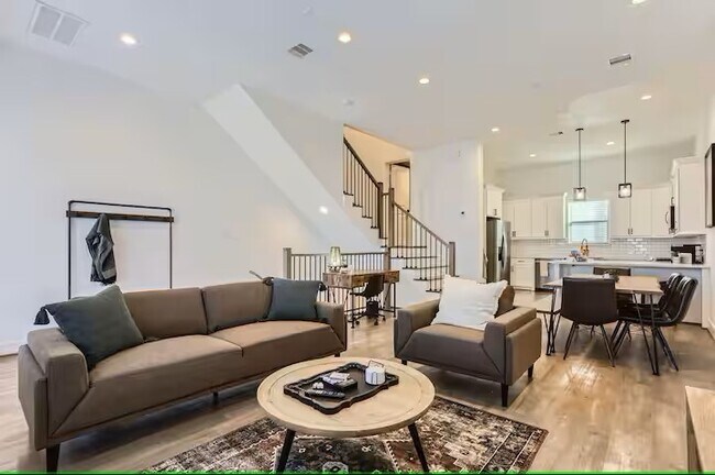 Photo - 1528 Chestnut St