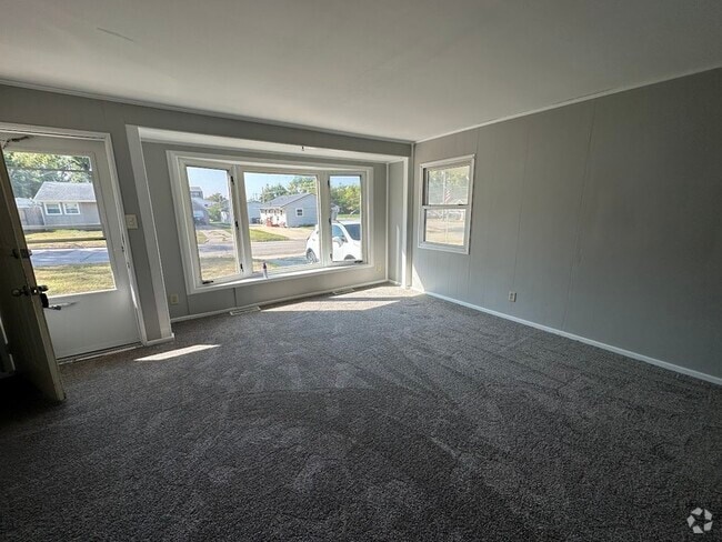 Building Photo - 1746 Richmond Rd NE Rental