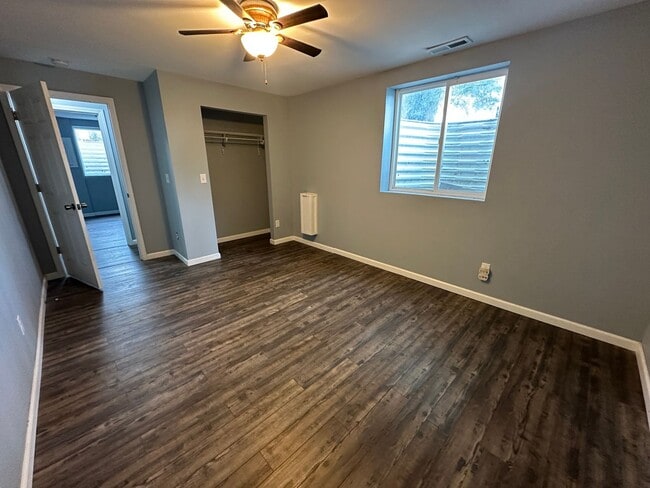 Building Photo - $1650 - 4 Bed 2 Bath Home