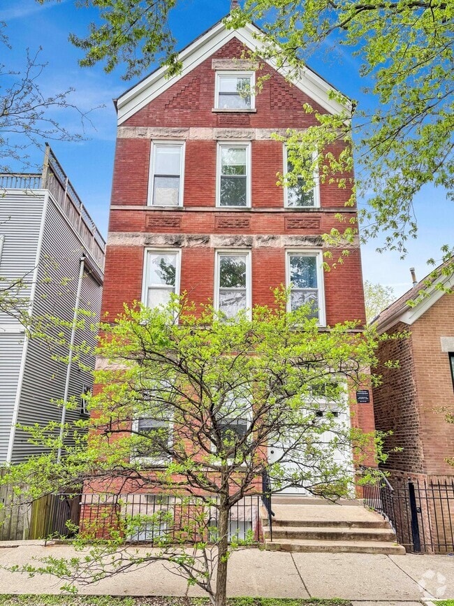 Building Photo - 1903 W Dickens Ave Unit 2F Rental
