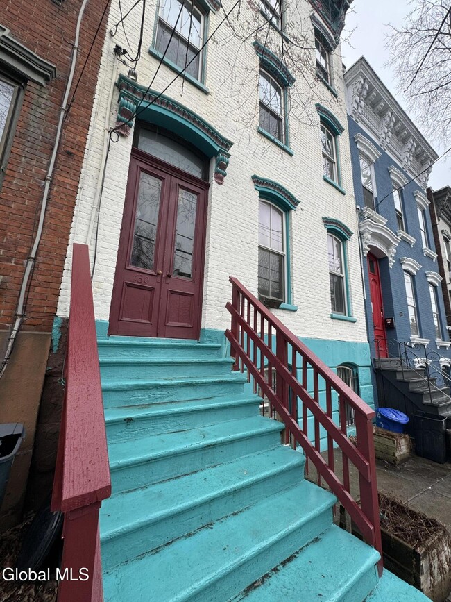 Building Photo - 130 Grand St Unit 3