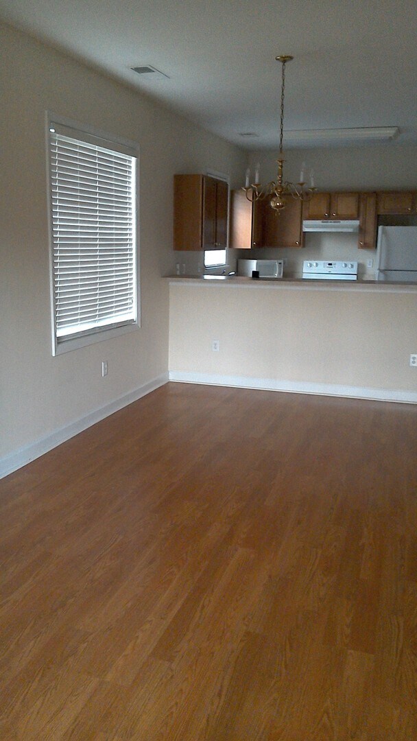 Photo - SPECIAL!  2 Bedroom/2 bath Condo - 1/2 half rent second month Unit 1392
