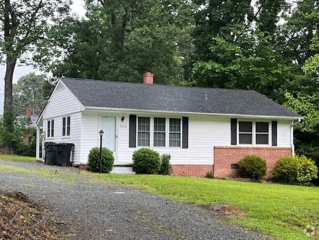Building Photo - ~~ Cute 3-bedroom home located in Burlingt...