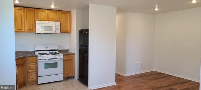 Photo - 9403 Lansford St