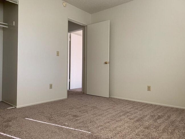 Building Photo - 2 bed 1.5 bath with a 2-car garage in Rocklin Rental