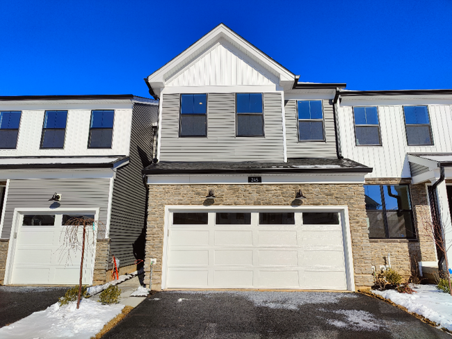 Photo - 245 Lilac St Townhome