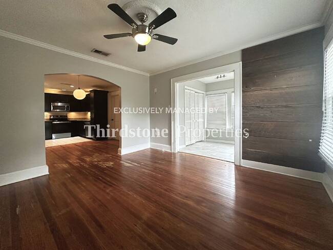 Photo - 725 Cherokee St