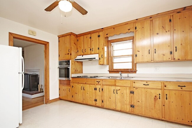 Photo - One-Level Living Near Downtown, UVA, and Pantops Unit Grove Ave 706 A (LB – 7/1 m/o, 7/13 avail)