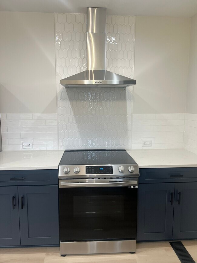 Photo - 701 E 39th St Unit 1