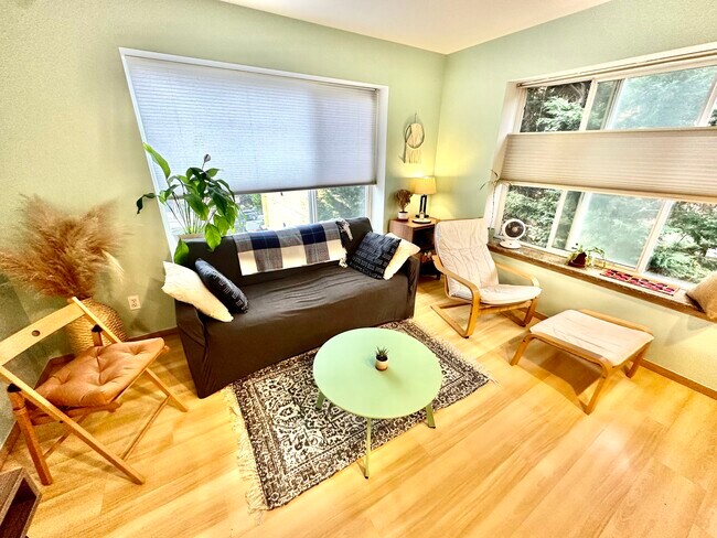 Photo - 712 E Denny Way Unit 403