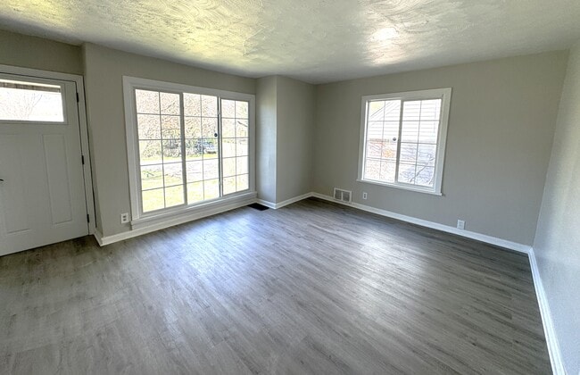 Photo - 3905 Millersville Dr
