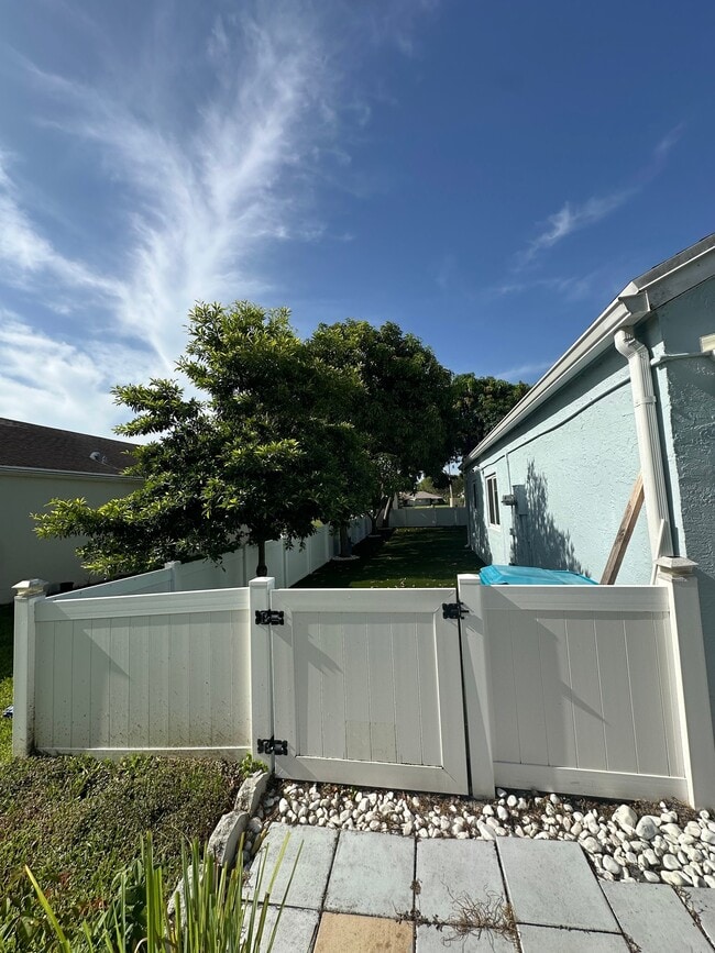 8 Elton Pl
