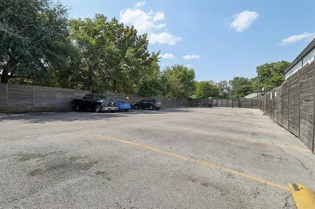 Photo - 321 E 8th St Unidad 104