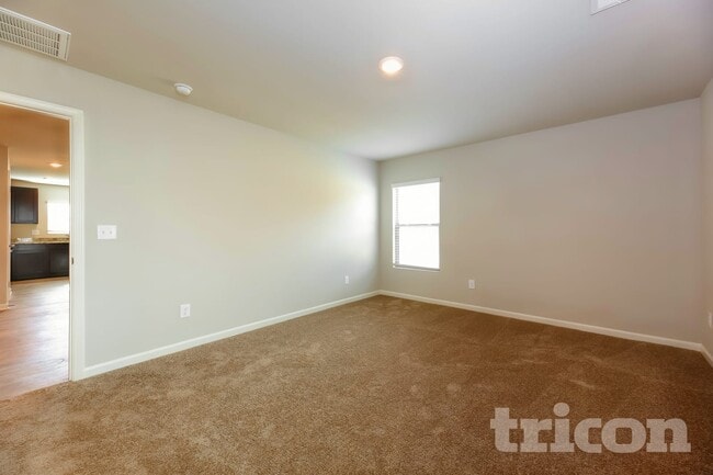 Photo - 927 Equine Dr