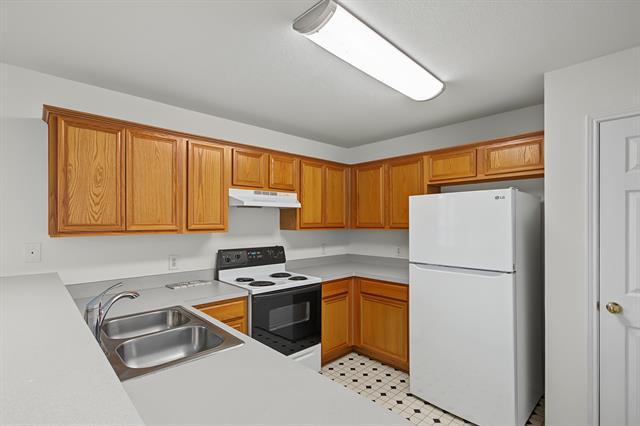2712 Douglas Dr