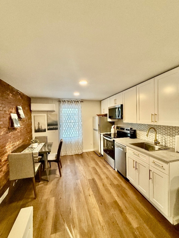 Building Photo - 115 Penn St