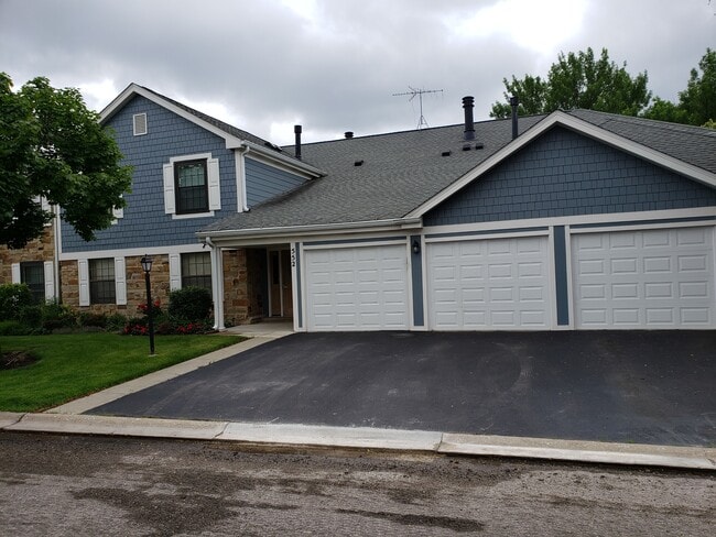 Building Photo - 552 Greystone Ln Unit D1 Rental