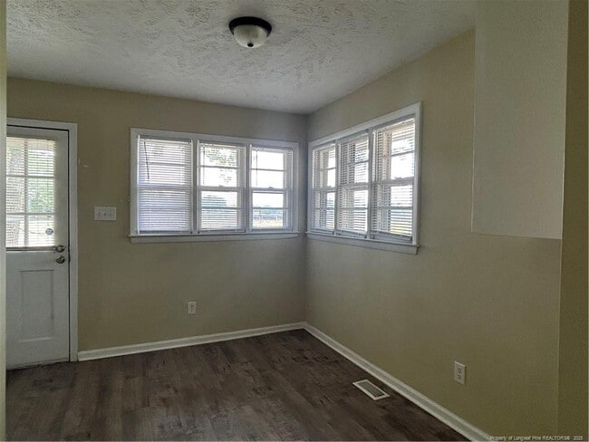 Photo - 405 Chavis St