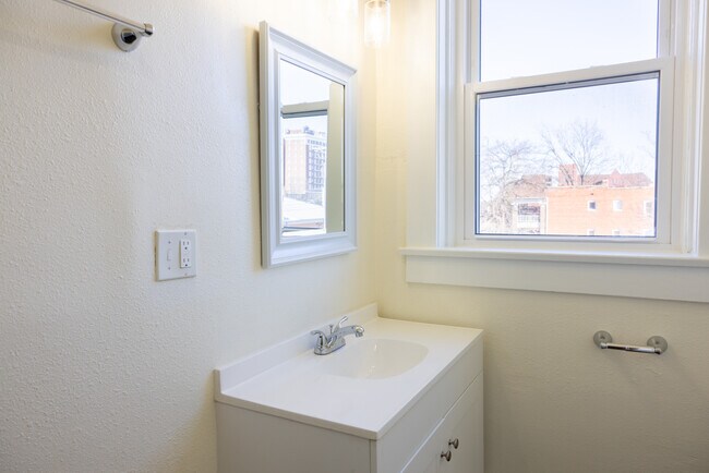 Photo - 537 Denison St Unidad 535 12